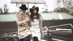 What to wear with a women's trench coat: color and style combinations