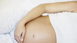 อาการปวดท้องระหว่างตั้งครรภ์: ความหมายและวิธีลดความรู้สึกเจ็บปวดระหว่างตั้งครรภ์